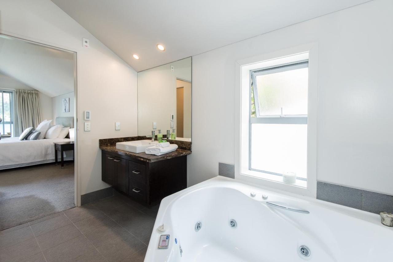 Lakeside Luxury With Spa Queenstown Exteriér fotografie